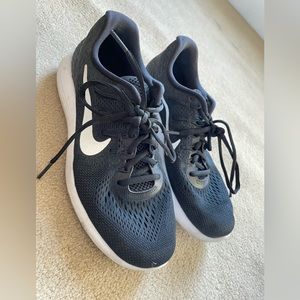 Womens Nikes size 8.5